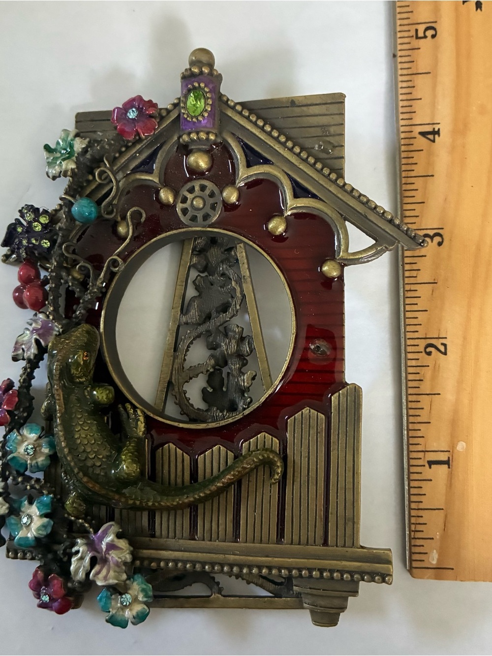 Ornate Red and Green Lizard Wall Accent – Decorative Home Décor